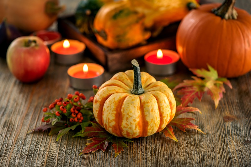 autumn table decoration with pumpkins